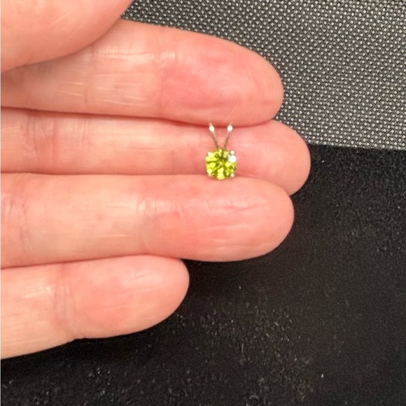 Silver Natural Peridot Pendant .5ct - Picture 4 of 5
